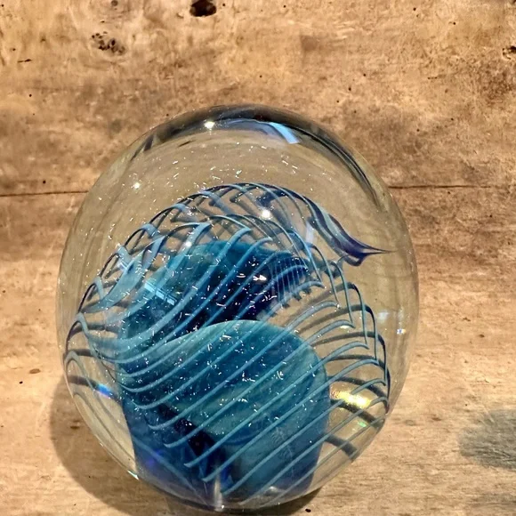 Vintage Robert Eickholt Glass Paperweight 1996 - Picture 4 of 9